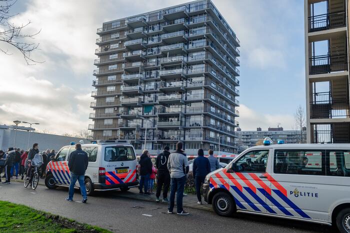 Vuurwerkbom ontploft in woning, bewoner gewond