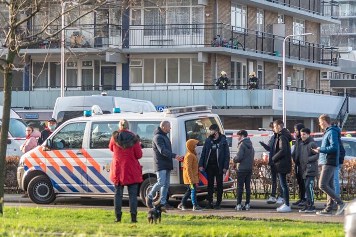 Vuurwerkbom ontploft in woning, bewoner gewond