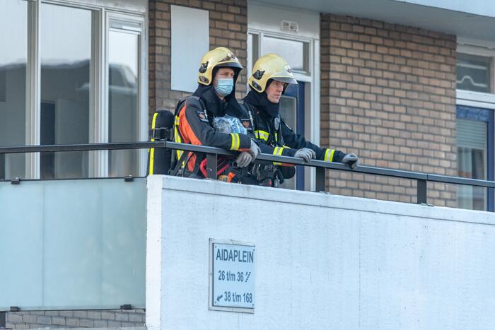 Vuurwerkbom ontploft in woning, bewoner gewond
