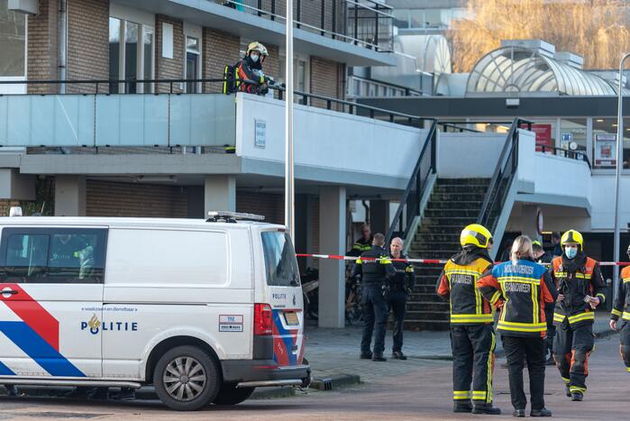 Vuurwerkbom ontploft in woning, bewoner gewond