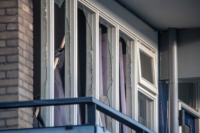 Vuurwerkbom ontploft in woning, bewoner gewond