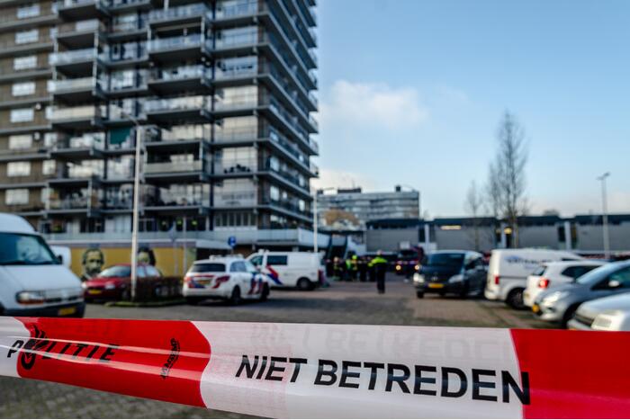 Vuurwerkbom ontploft in woning, bewoner gewond