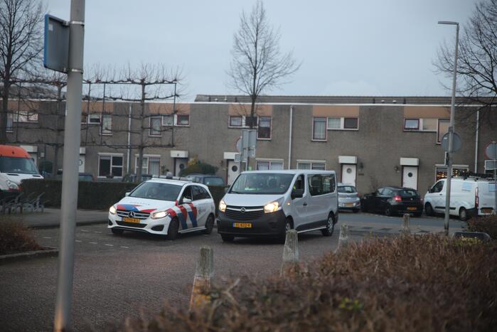 Flinke vlammen bij brand in kledingcontainer
