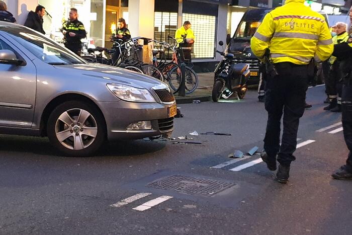 Scooterrijder gewond bij aanrijding met auto