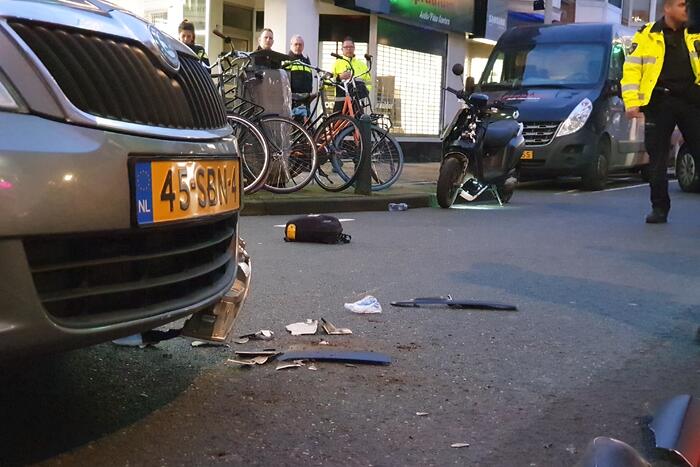 Scooterrijder gewond bij aanrijding met auto