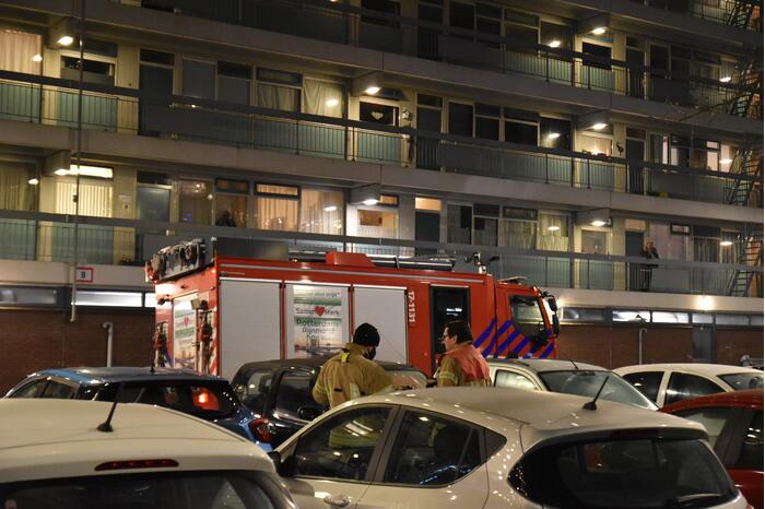 Keukenbrand snel door bewoners geblust