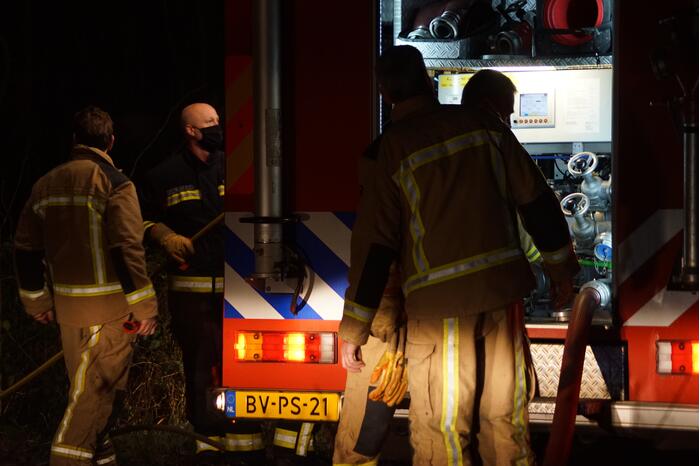 Afvalbrand in bosgebied