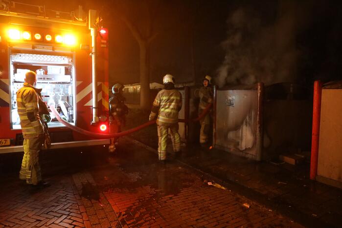 #Hoogland Brandweer blust brandende container Pastoor Pieckweg Hoogland.