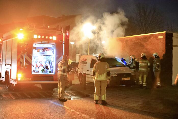 Brand in bestelbus snel onder controle