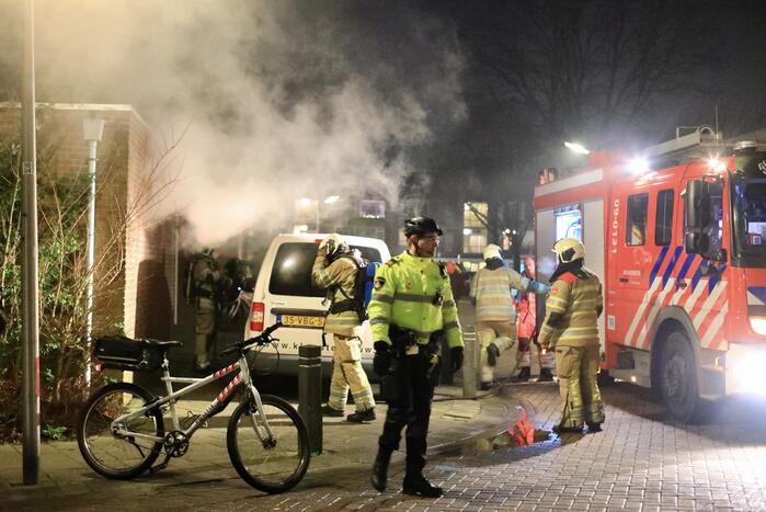 Brand in bestelbus snel onder controle