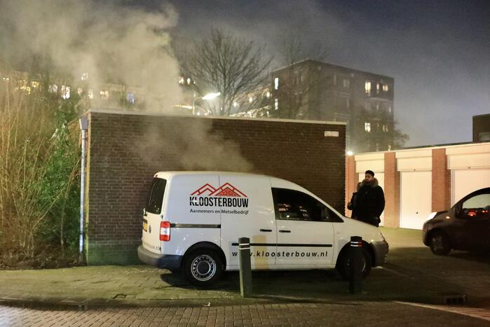 Brand in bestelbus snel onder controle