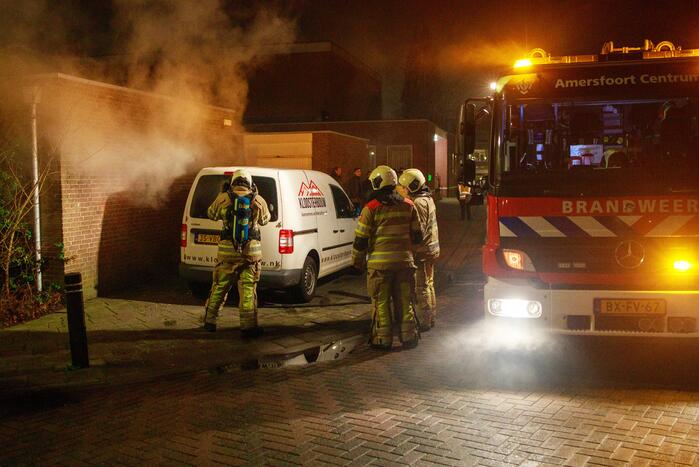 Brand in bestelbus snel onder controle