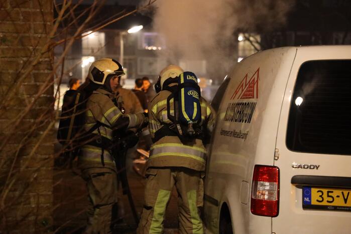 Brand in bestelbus snel onder controle