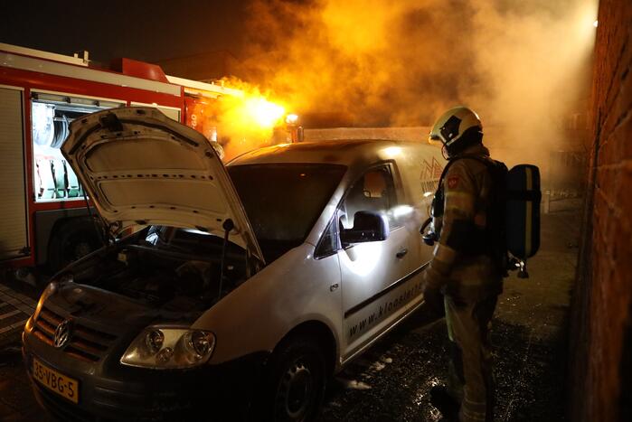 Brand in bestelbus snel onder controle
