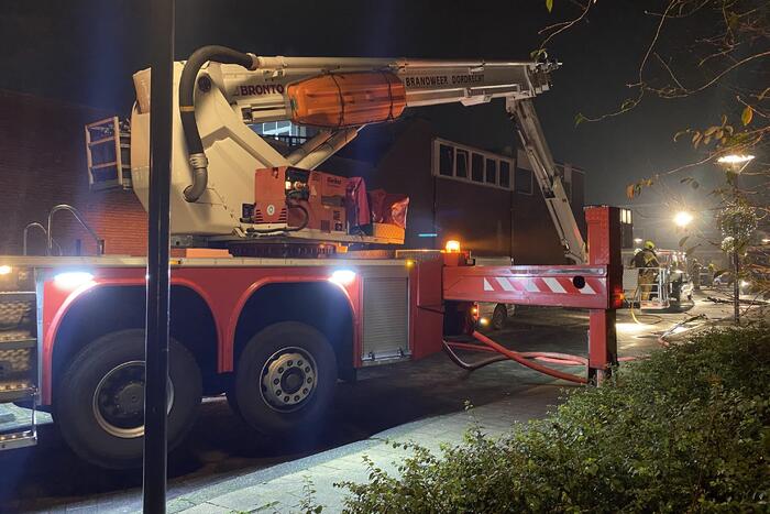 Grote uitslaande brand in woning