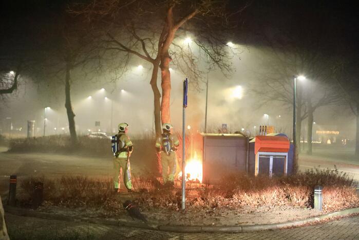 Brand tegen container bij tankstation
