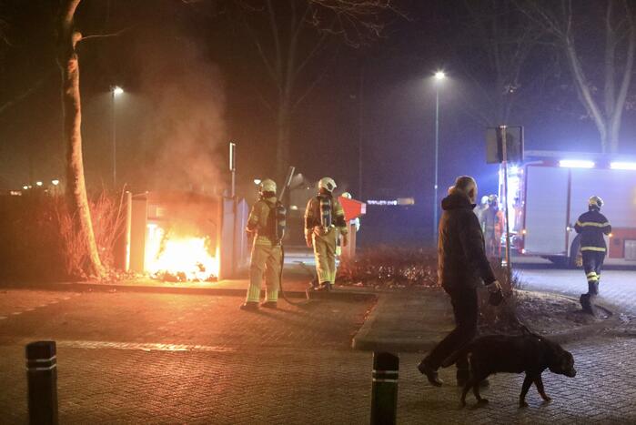 Brand tegen container bij tankstation