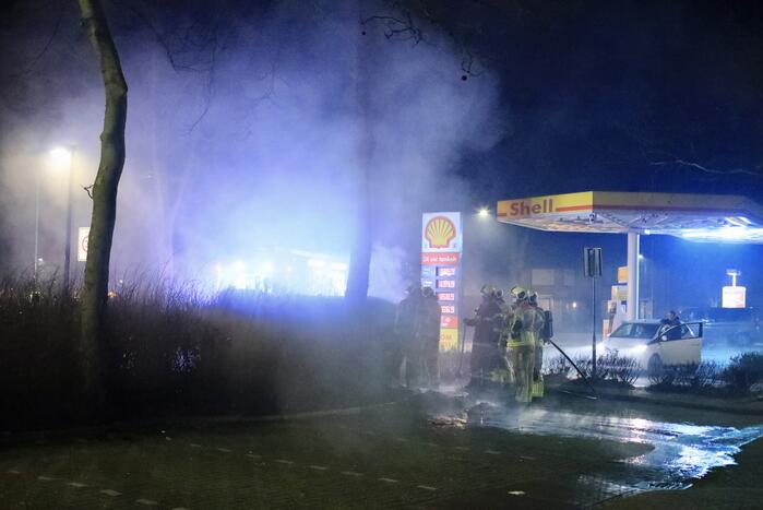 Brand tegen container bij tankstation