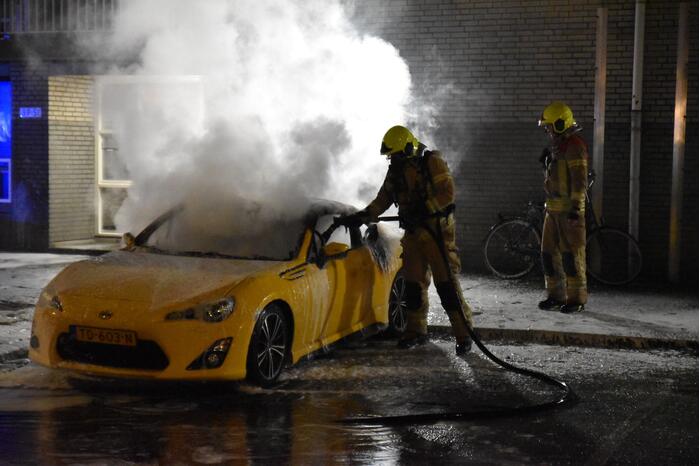 Twee auto's verwoest door brand