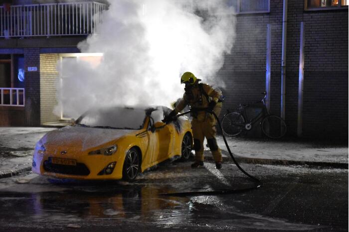 Twee auto's verwoest door brand