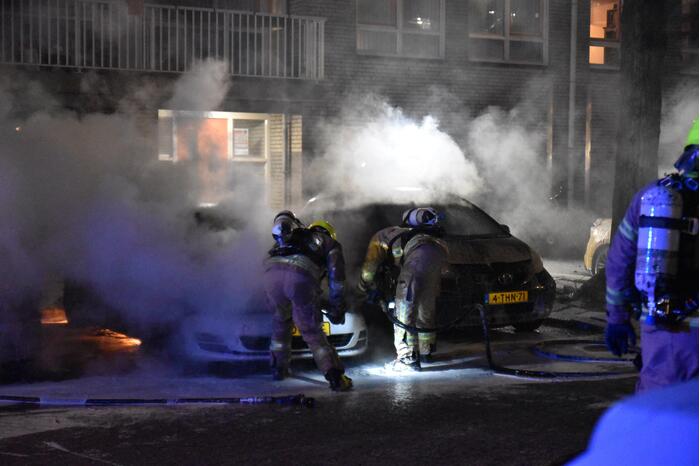 Twee auto's verwoest door brand