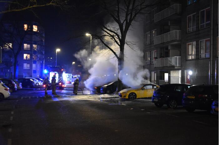 Twee auto's verwoest door brand