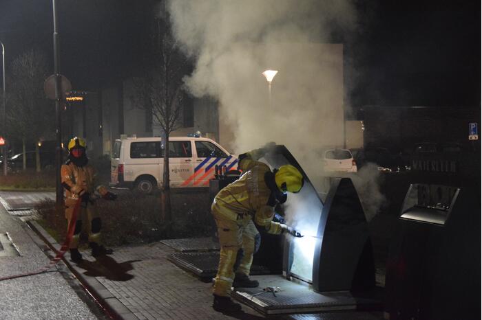Veel rook bij brand in ondergrondse container