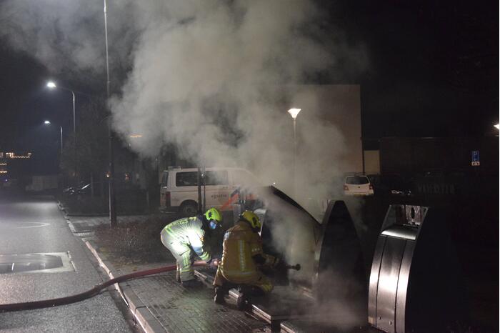 Veel rook bij brand in ondergrondse container