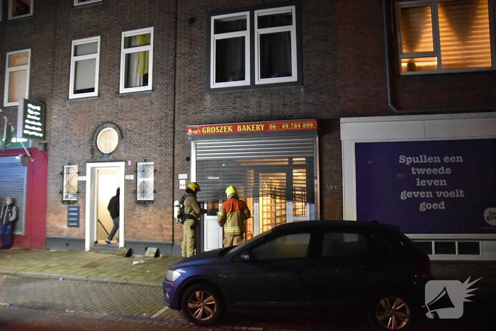 Twee bestelbussen uitgebrand bij bakkerij