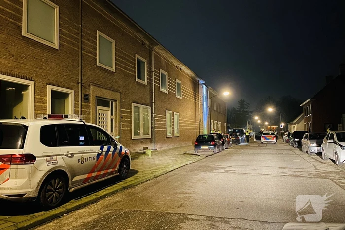 Auto opgeblazen door zwaar vuurwerk