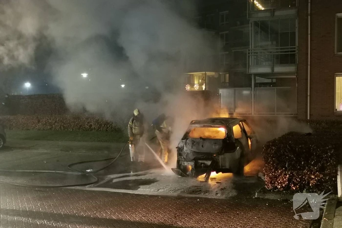 Auto volledig verwoest door brand