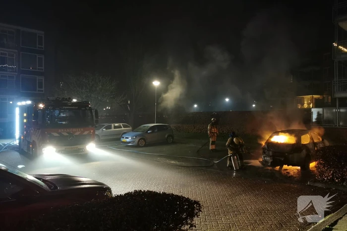 Auto volledig verwoest door brand