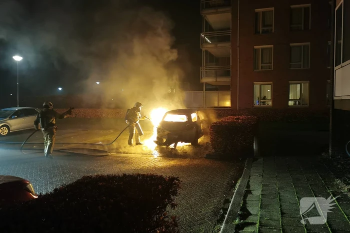Auto volledig verwoest door brand