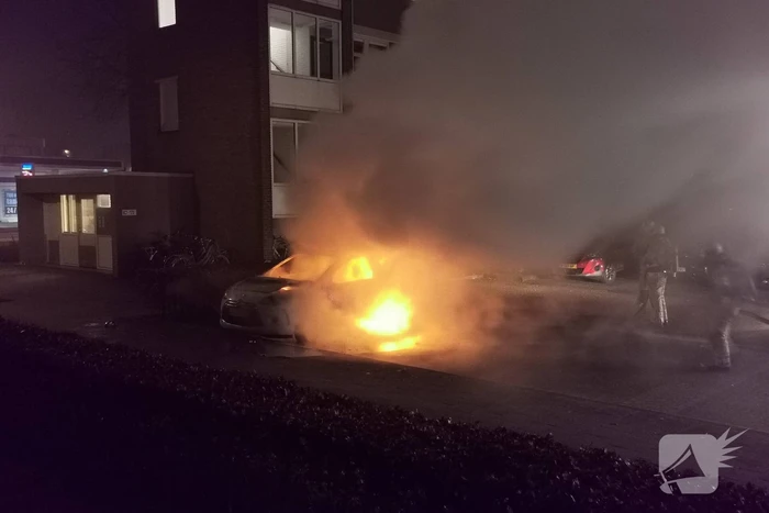 Auto volledig verwoest door brand
