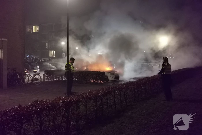 Auto volledig verwoest door brand
