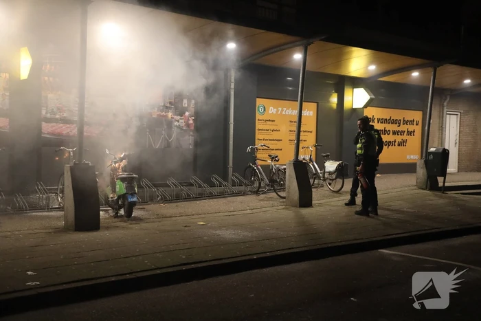Deelscooter verwoest door brand