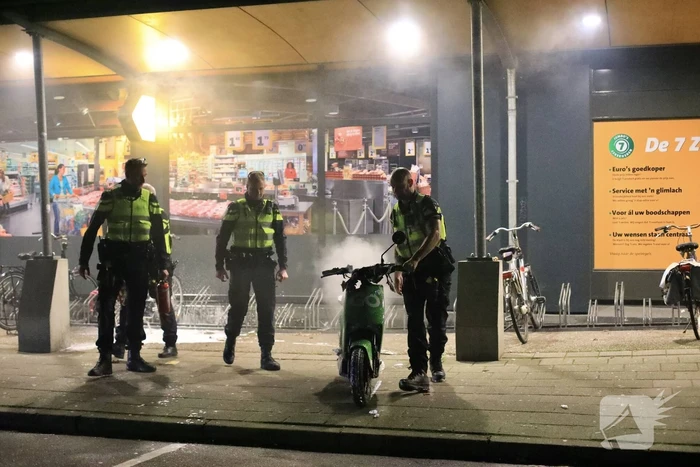 Deelscooter verwoest door brand
