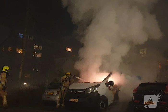 Bestelbus verwoest door brand