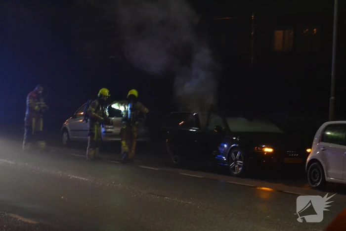 Auto brandt volledig uit