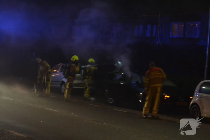 Auto brandt volledig uit
