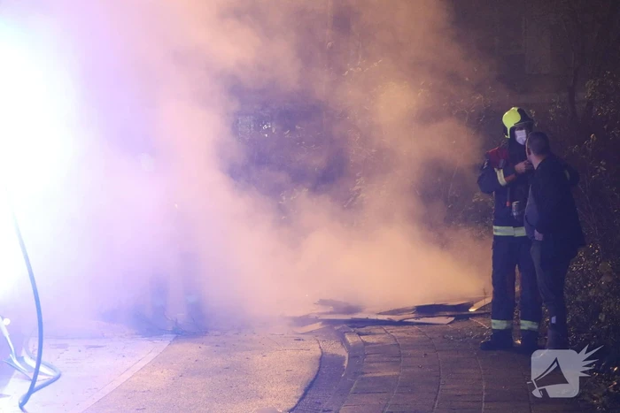Stapel hout in brand gestoken