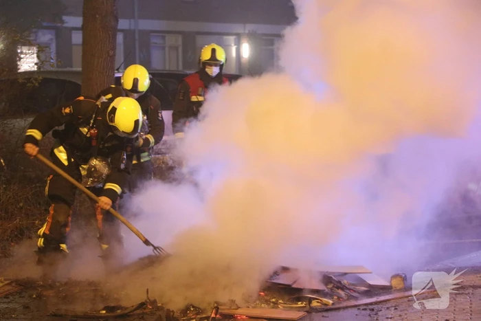 Stapel hout in brand gestoken