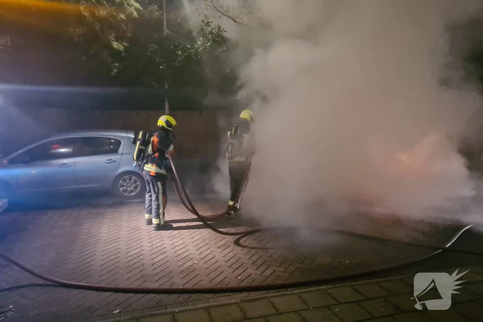 Auto volledig verwoest door brand