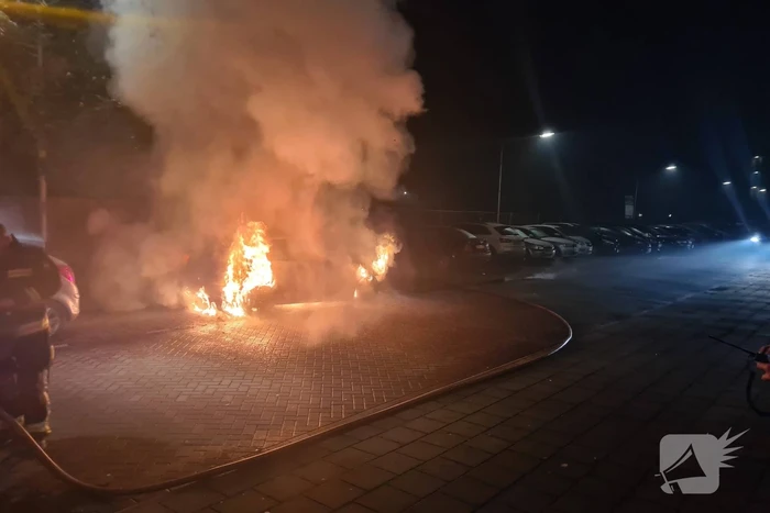 Auto volledig verwoest door brand