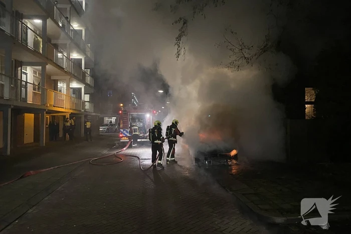 Auto volledig verwoest door brand
