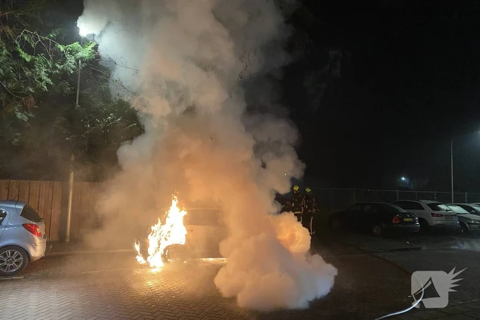 Auto volledig verwoest door brand