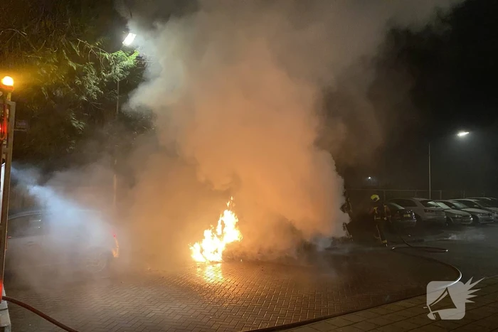 Auto volledig verwoest door brand