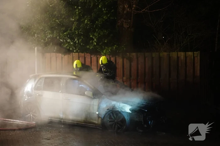 Auto volledig verwoest door brand