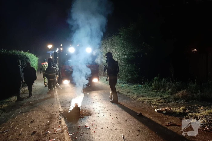 Vuurwerkafval in brand en snel geblust