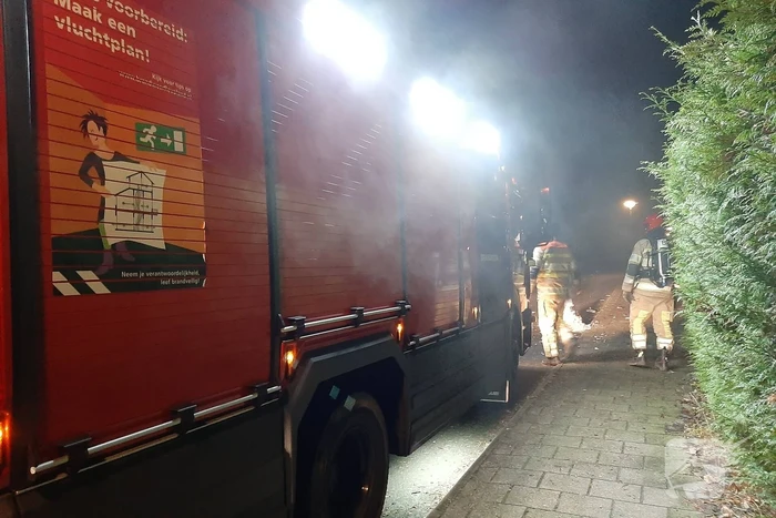 Vuurwerkafval in brand en snel geblust